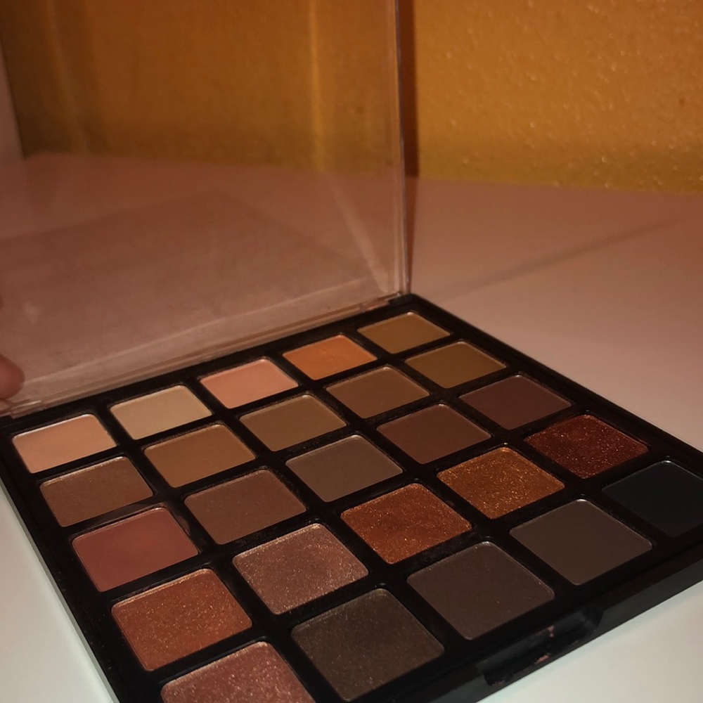 MAKEUP